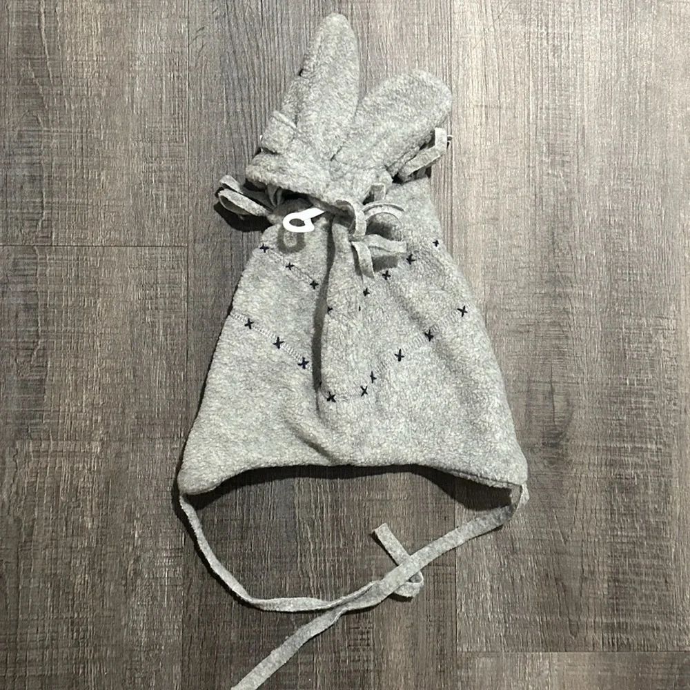 New Gray Infant & Baby Size 3 - 9 Months Winter Hat and Mittens Set